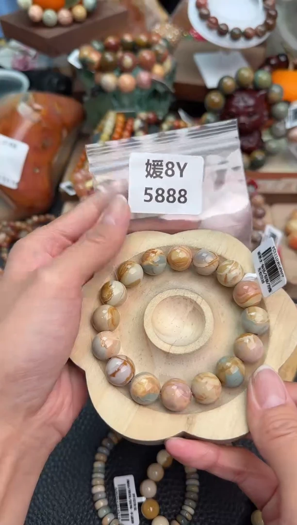 【闪购商品】石英质玉手链未镶嵌8Y5888