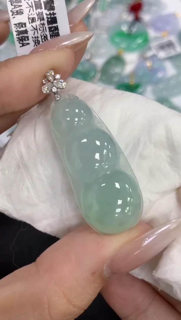 颈饰18K金镶嵌翡翠百元以上9元证书费自理