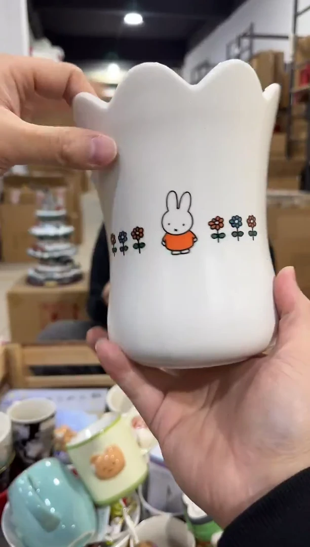 瓷片米菲兔花盆