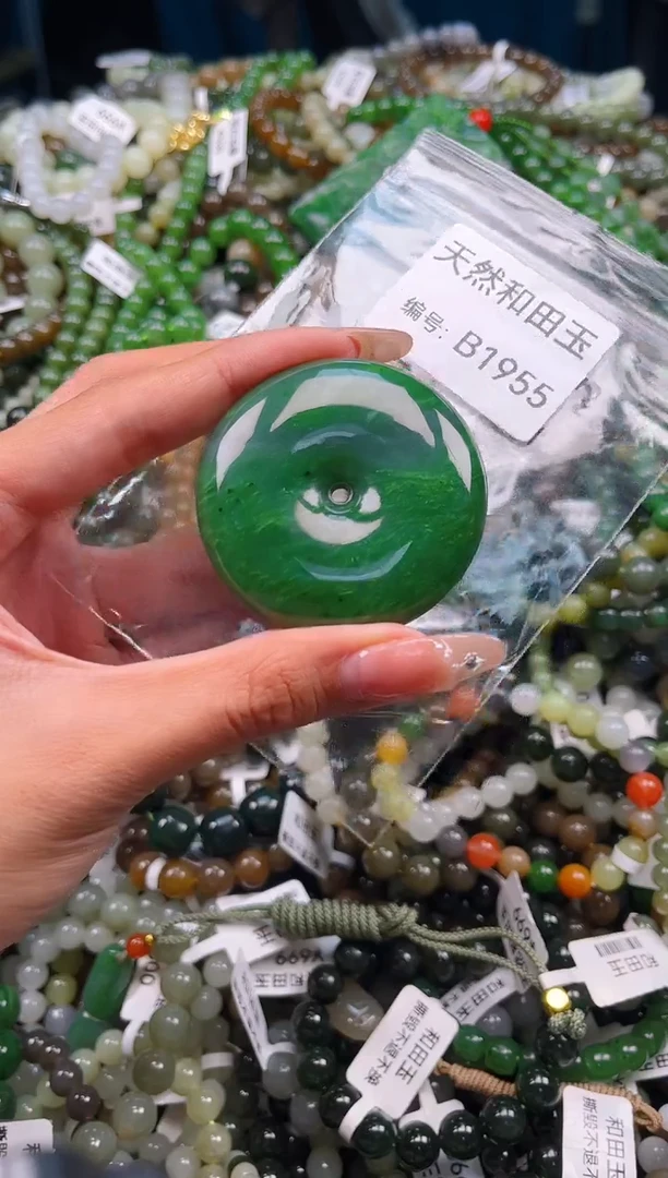 未镶嵌和田玉挂件1