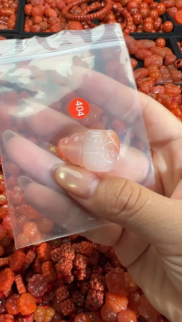 南红玛瑙未镶嵌颈饰1