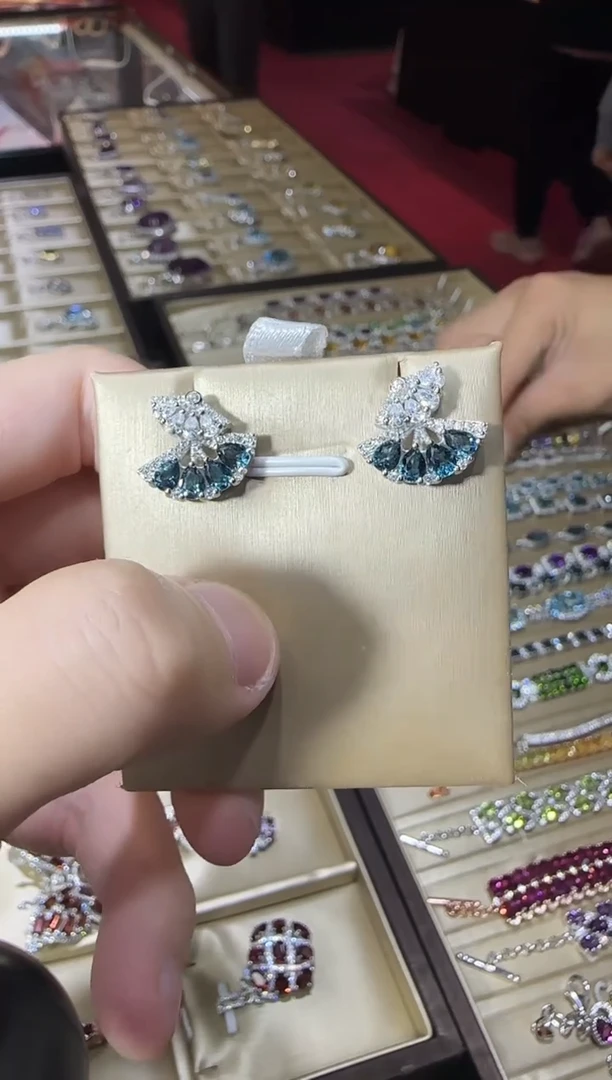 银S925镶嵌托帕石耳饰耳钉伦敦蓝