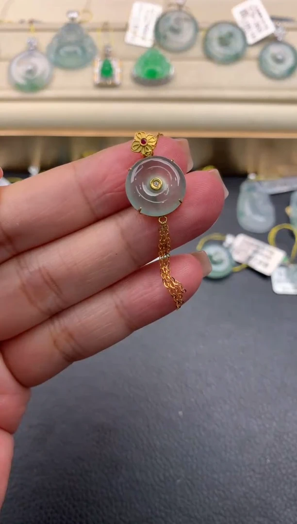 翡翠18K金镶嵌颈饰Q128