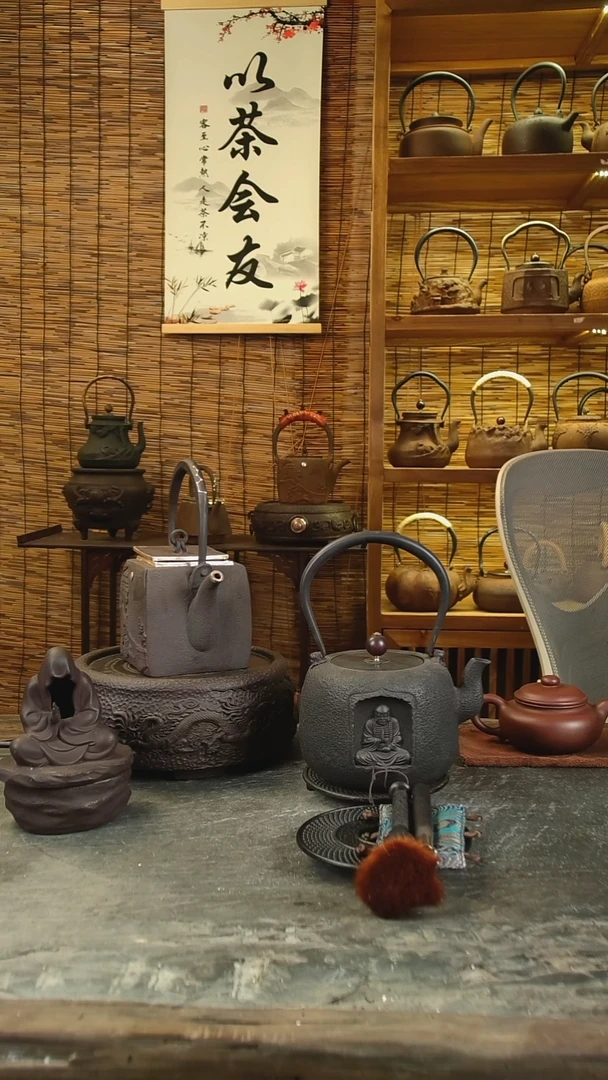 孤**生吉春堂铁壶