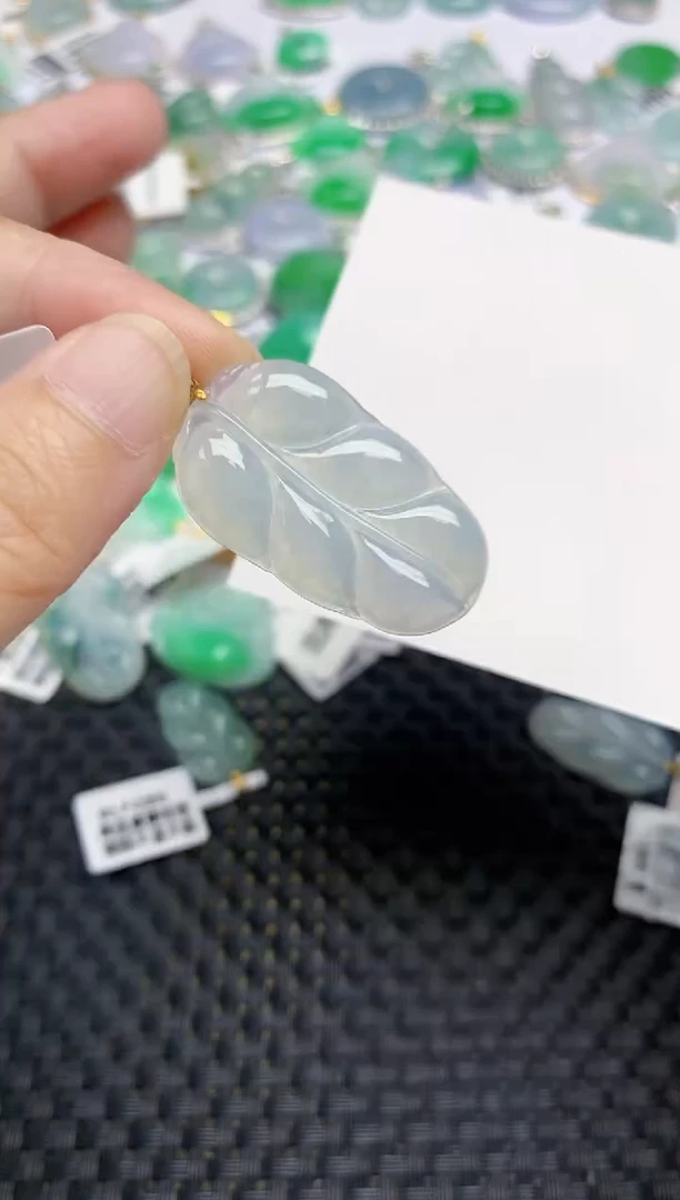 翡翠18K金镶嵌颈饰天然翡翠A货