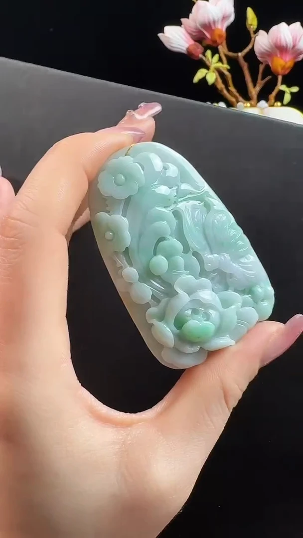 颈饰未镶嵌翡翠蝶恋花