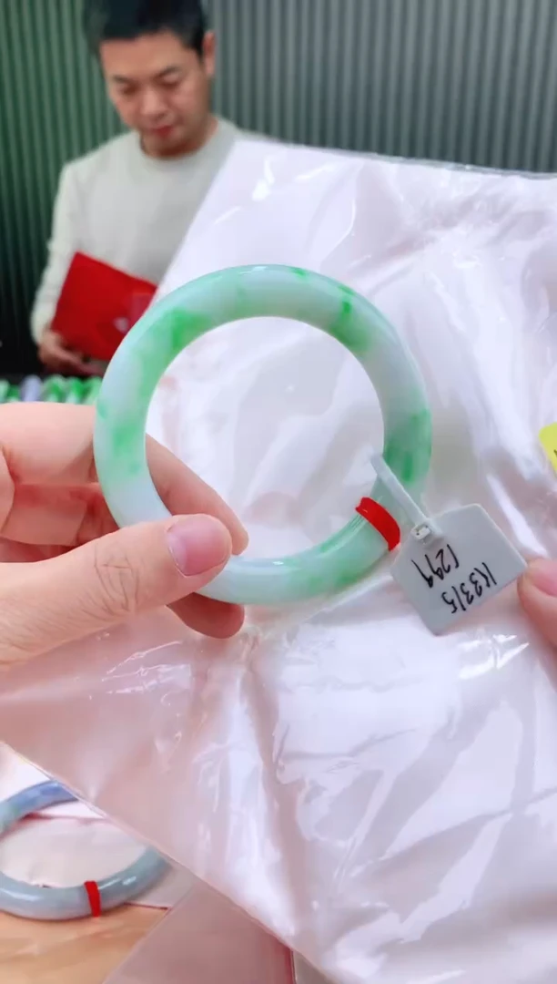 未镶嵌手镯翡翠56