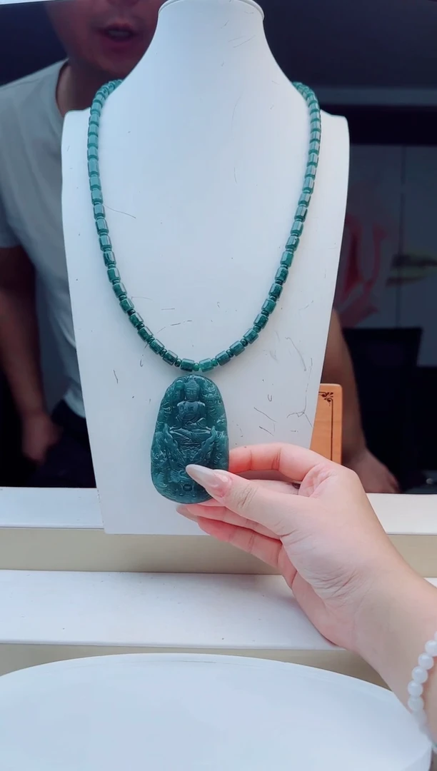 颈饰未镶嵌翡翠多样性发其中一