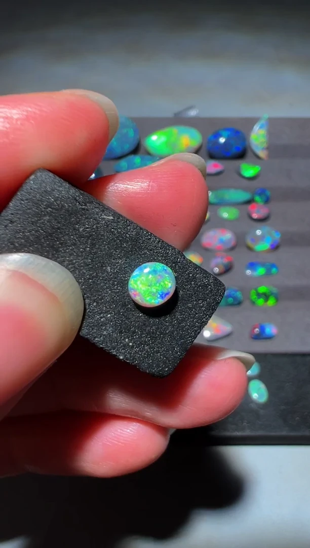 未镶嵌欧泊01<小新精选>澳洲黑澳宝  4.6*4.6  mm