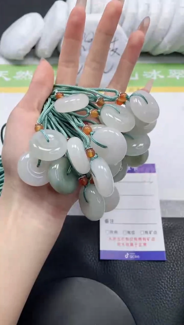 【闪购商品】石英质玉手镯未镶嵌天山翠平安扣(多样性发一)