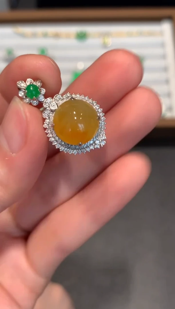 【闪购商品】翡翠吊坠(不含链)18K金镶嵌9800