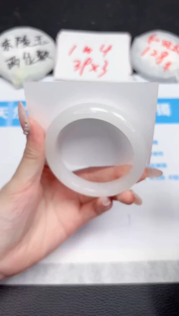 【闪购商品】石英质玉手镯未镶嵌153-54.8