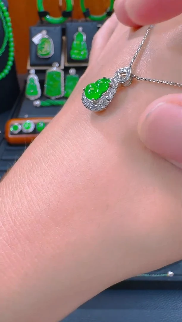 翡翠未镶嵌吊坠(赠链)天然A货翡翠