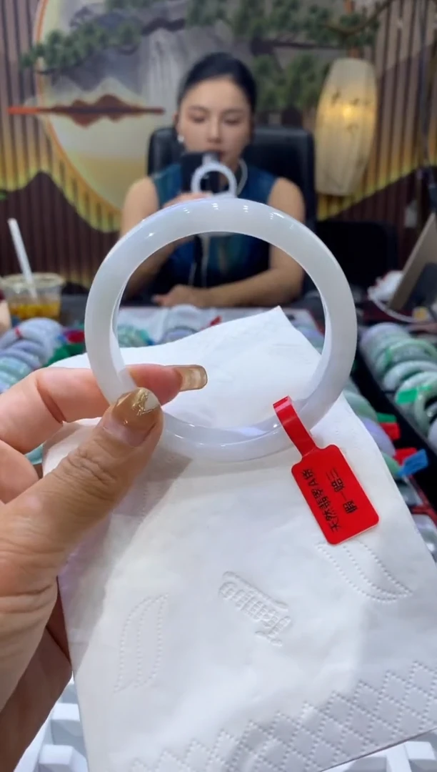 翡翠手镯未镶嵌多人05978