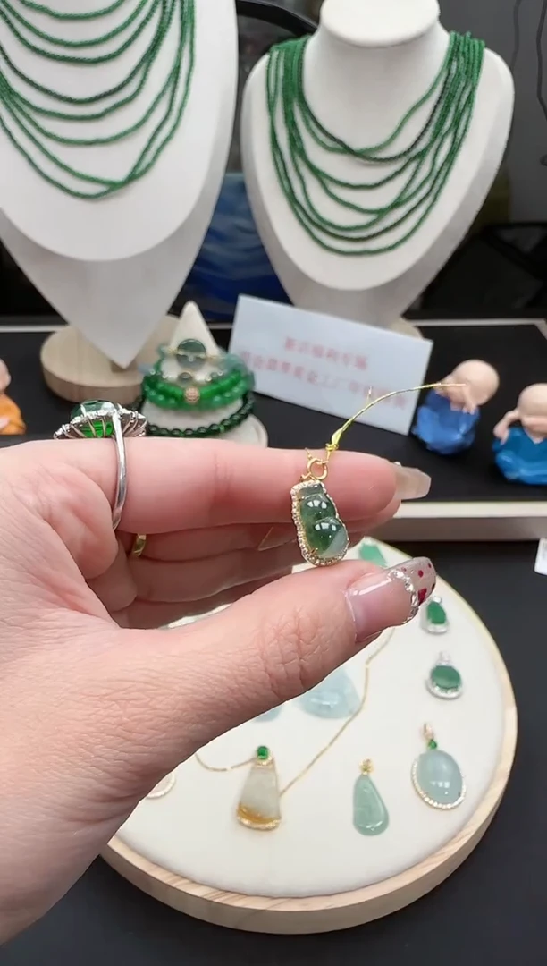 【闪购商品】翡翠毛衣链18K金镶嵌123456879132