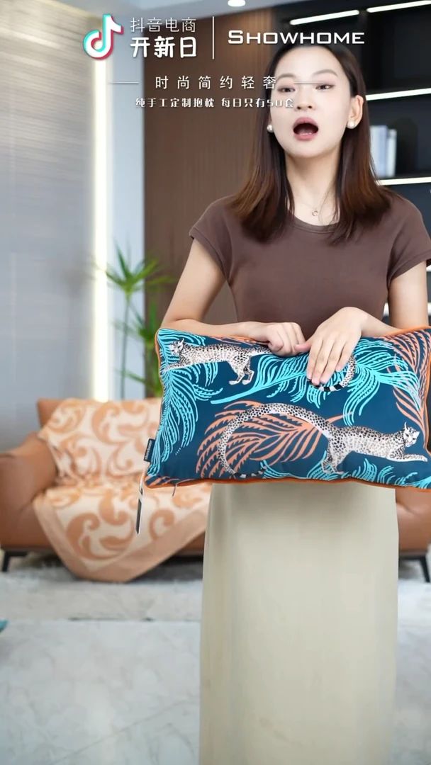 化纤豹纹图案腰枕30X50