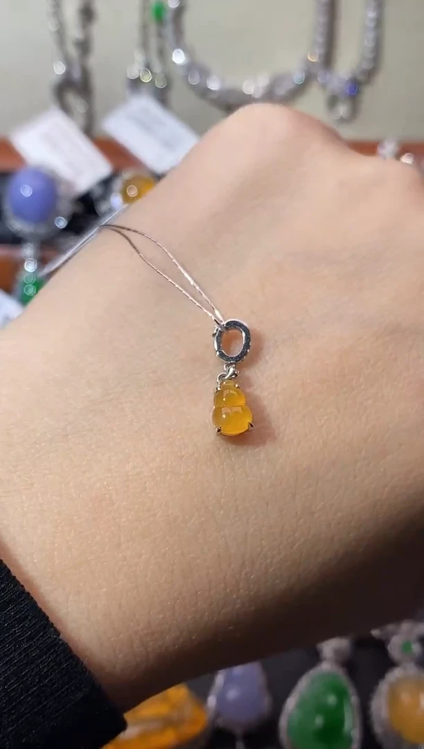 【闪购商品】翡翠吊坠(不含链)18K金镶嵌吊坠