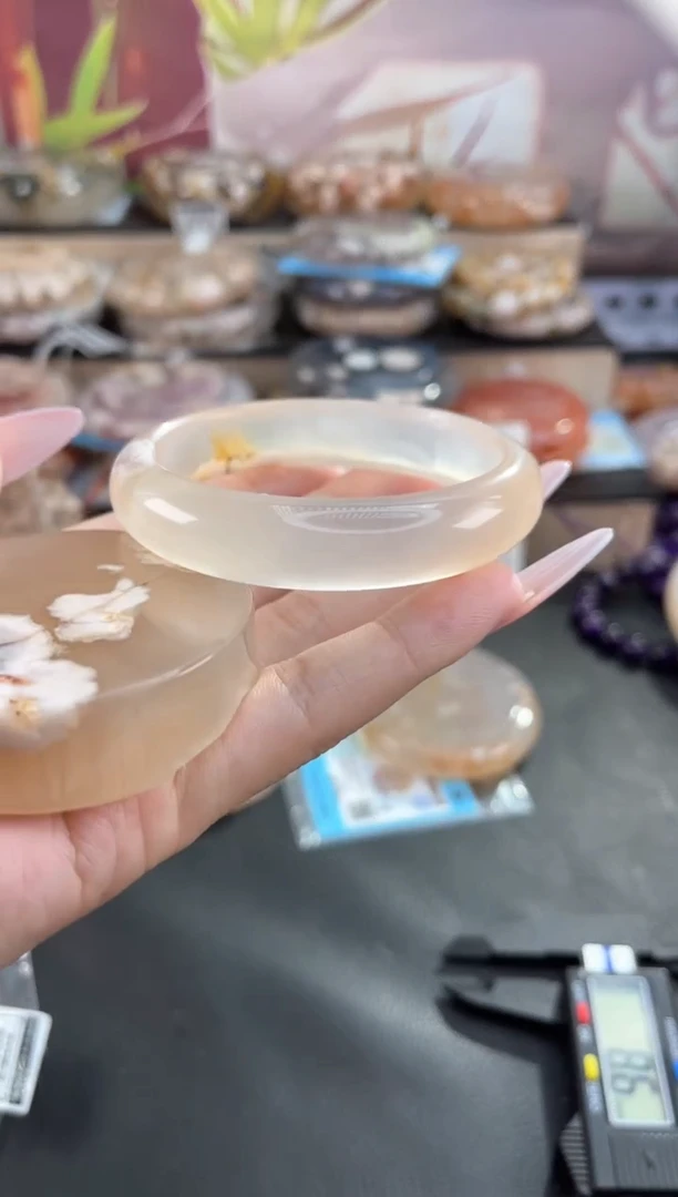 未镶嵌手镯石英质玉56