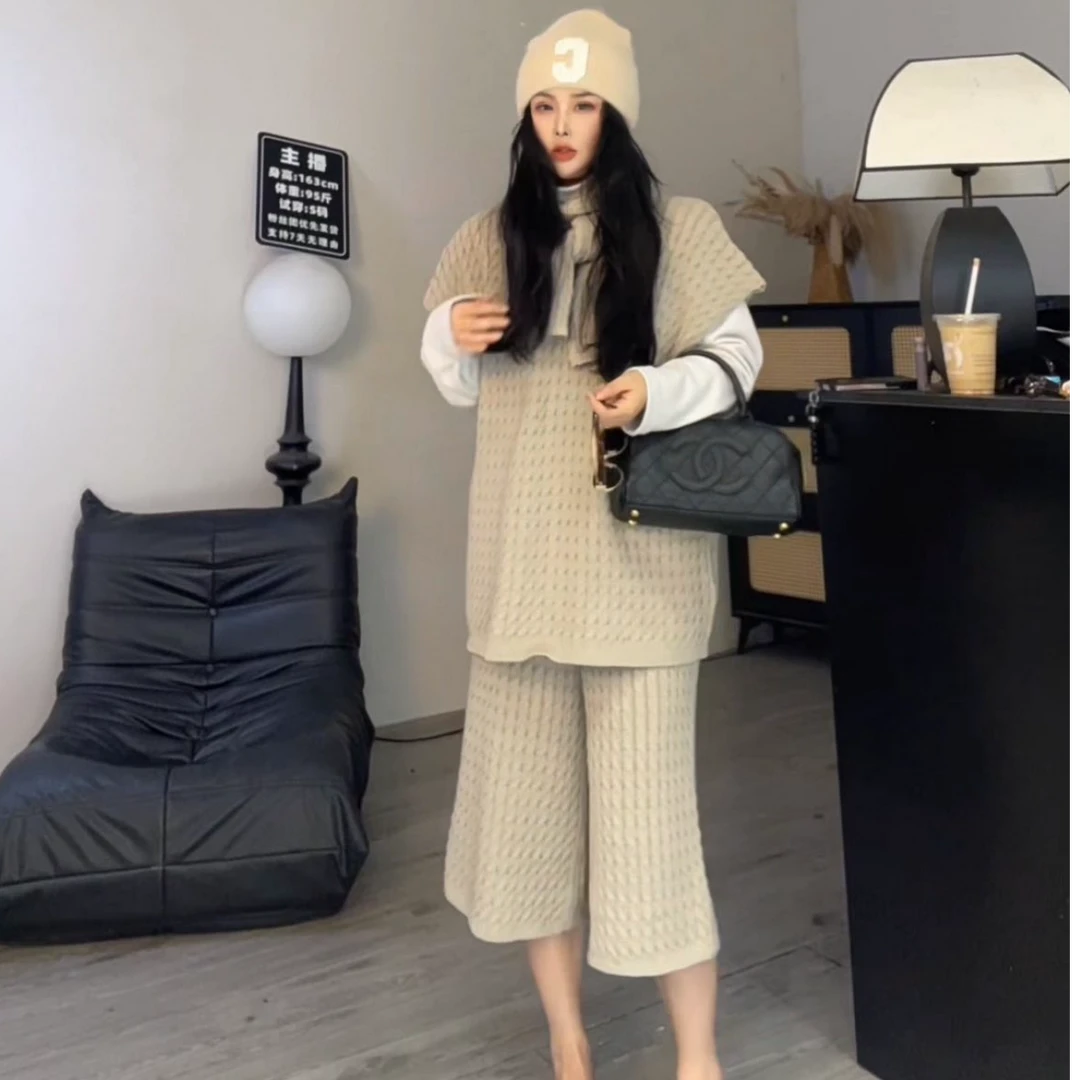 【宝儿姐优选】欧货时尚韩版复古麻花暗纹针织马甲阔腿裤围巾三件套