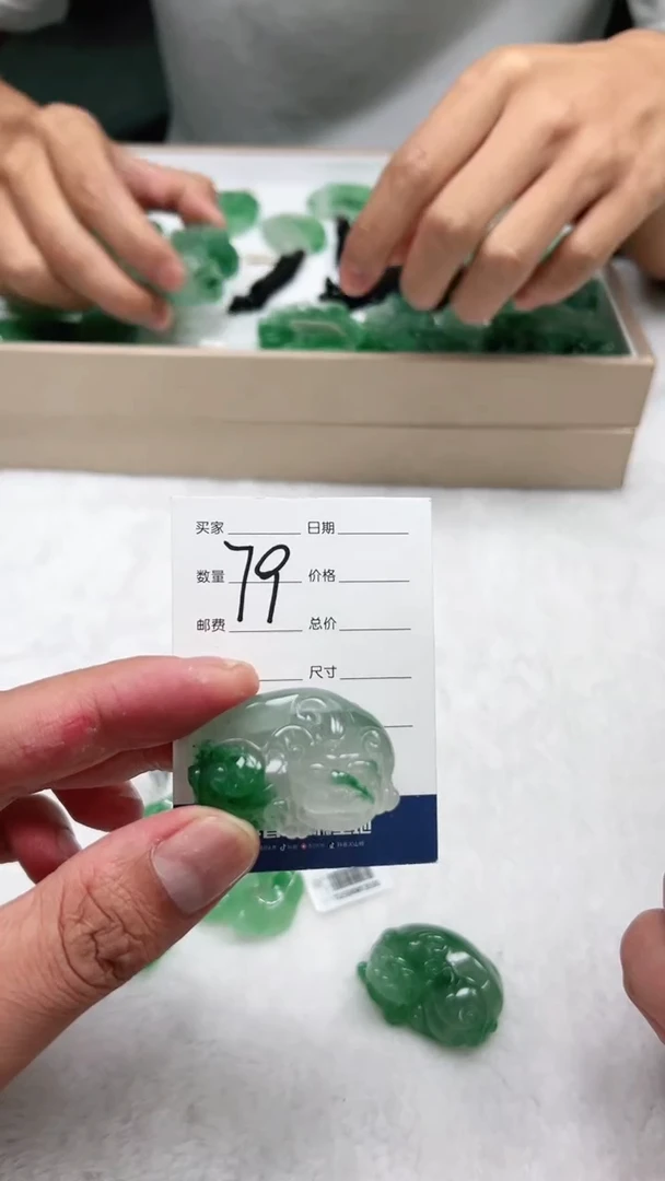 颈饰未镶嵌石英质玉貔丘-多样性发其一