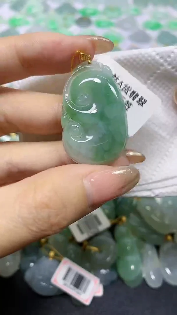 颈饰18K金镶嵌翡翠A货