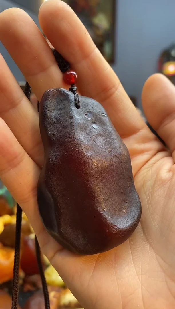 未镶嵌颈饰琥珀吊坠