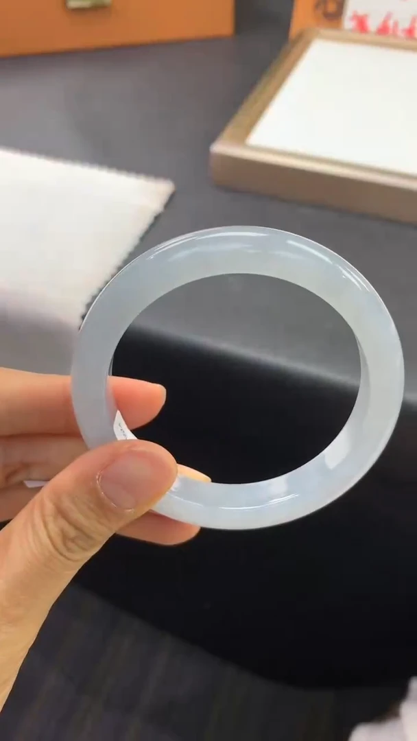 未镶嵌手镯翡翠退货需手镯吊牌标签完好  54.5