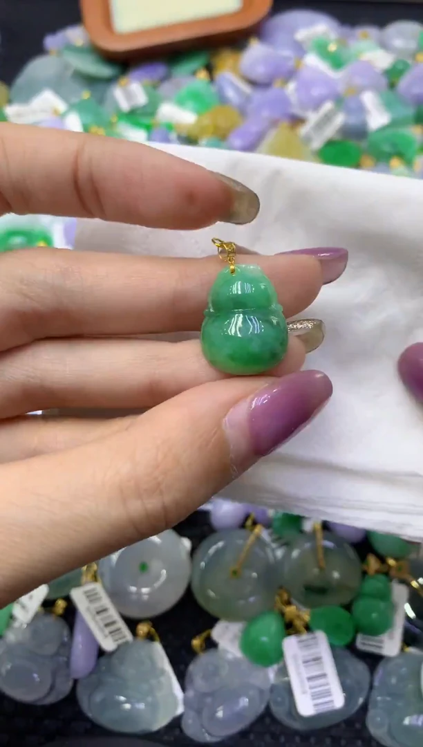 颈饰18K金镶嵌翡翠天然缅甸翡翠A货