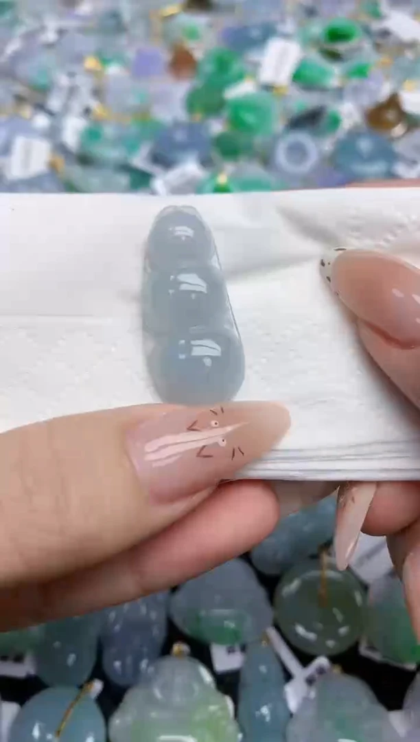 翡翠未镶嵌颈饰   天然翡翠A货