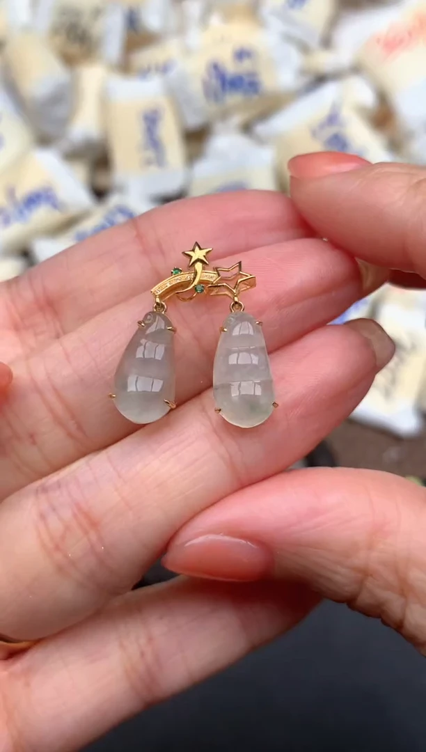 18K金镶嵌挂件翡翠—