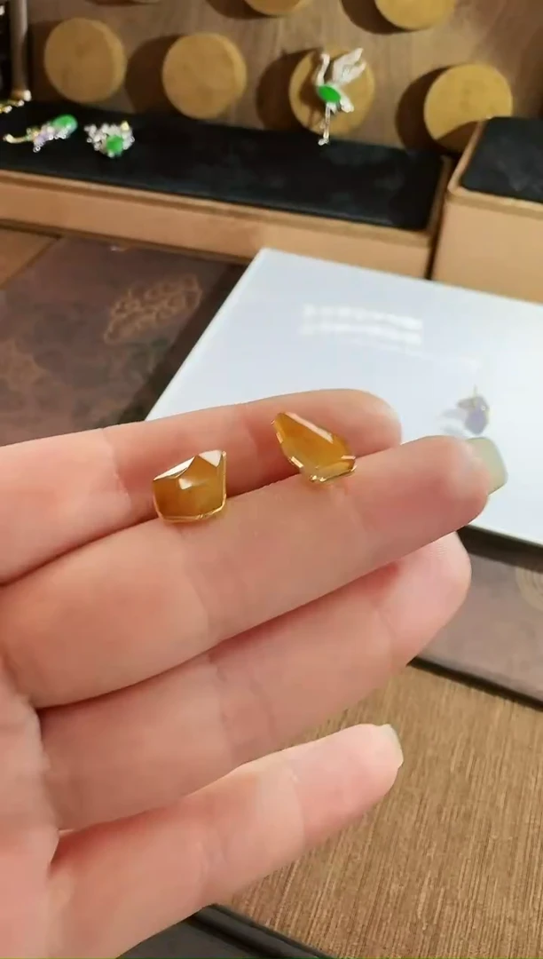 18K金镶嵌翡翠耳饰耳饰