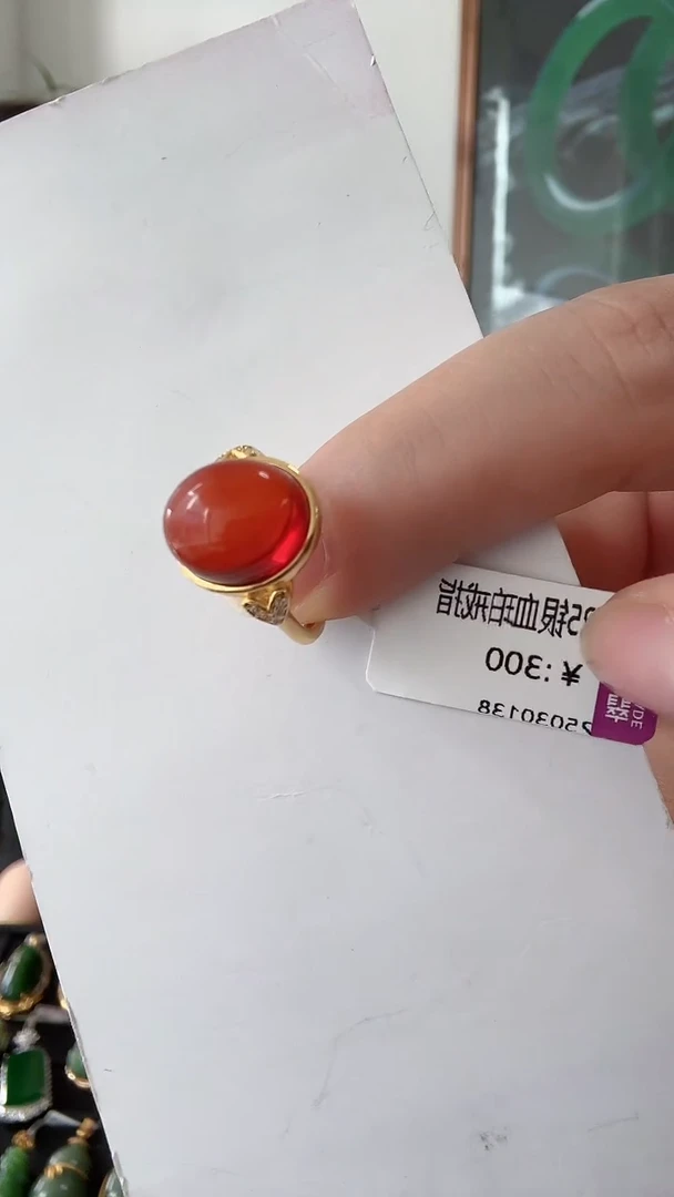 裸石血珀未镶嵌荣倩