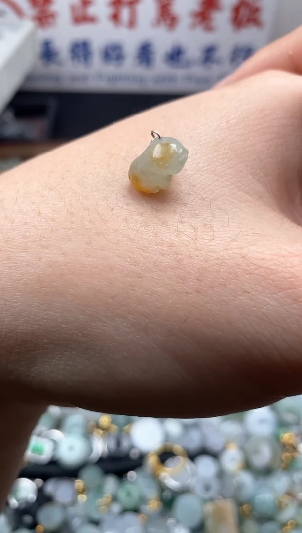 【闪购商品】翡翠颈饰未镶嵌哥哥