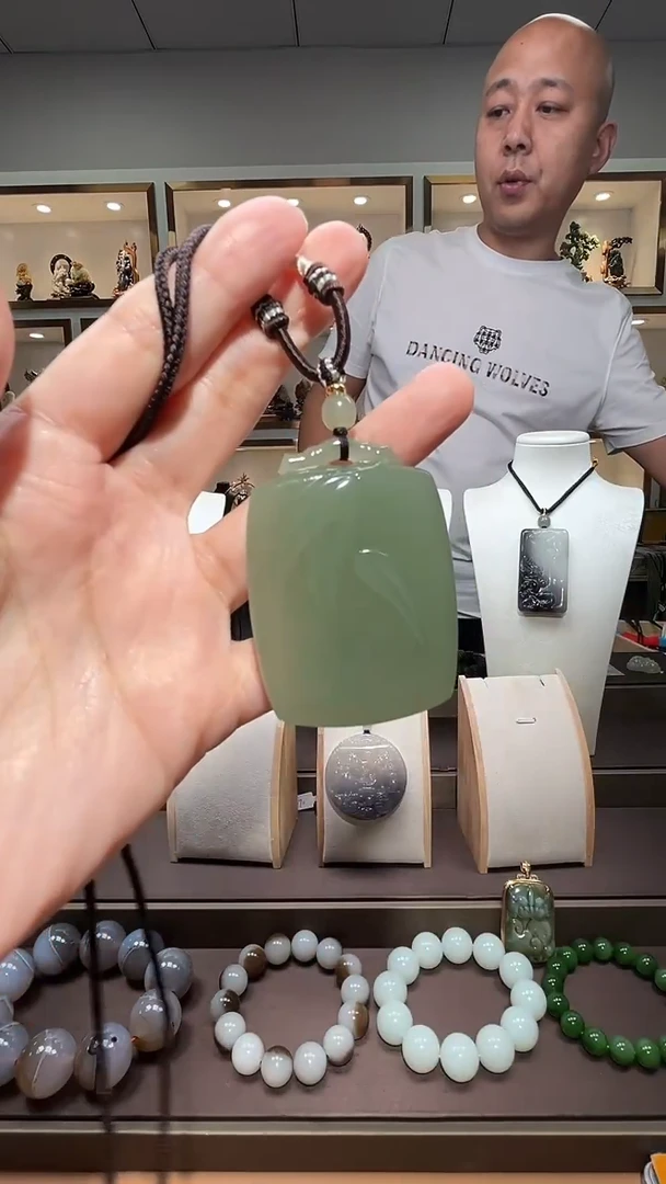 和田玉未镶嵌颈饰苏