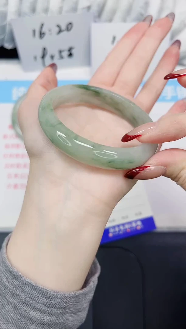 【闪购商品】石英质玉手镯未镶嵌179