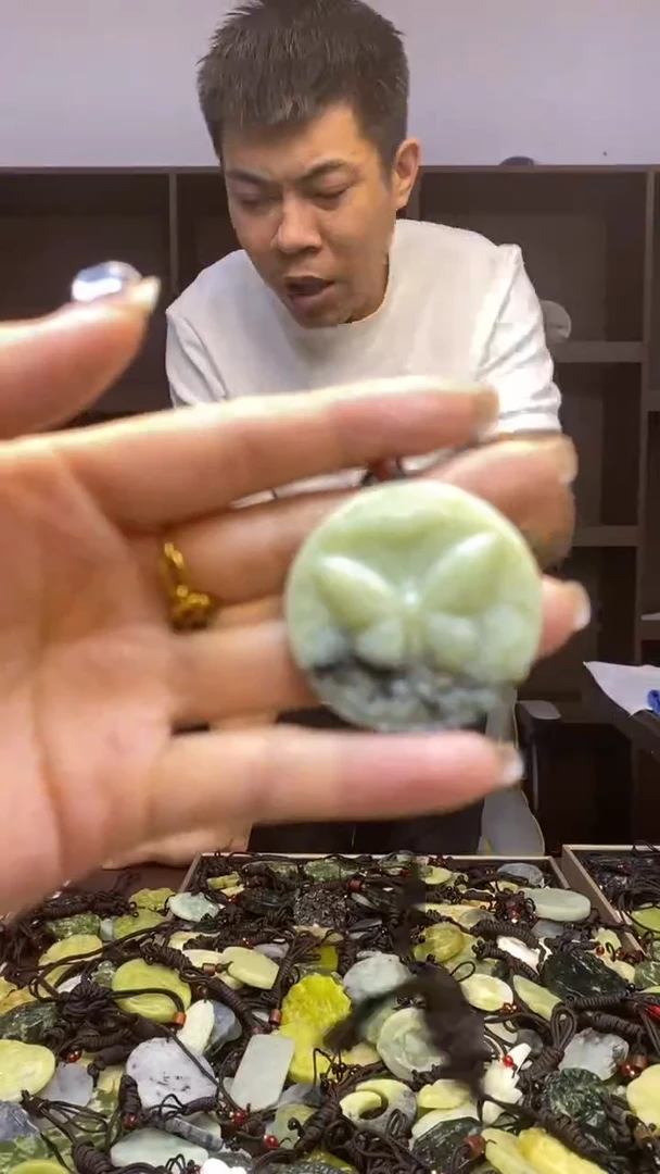 未镶嵌岫玉挂件