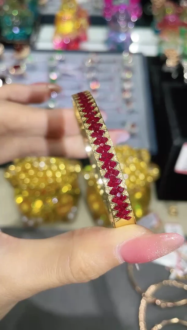 手镯18K金镶嵌红宝石手镯