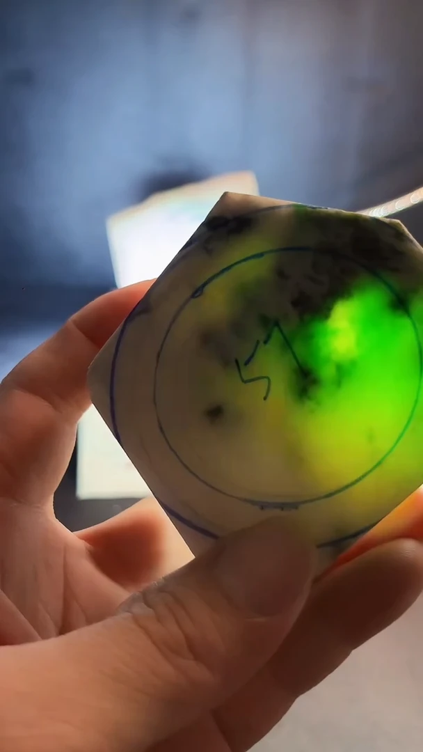 翡翠挂件未镶嵌湖**哥翡翠