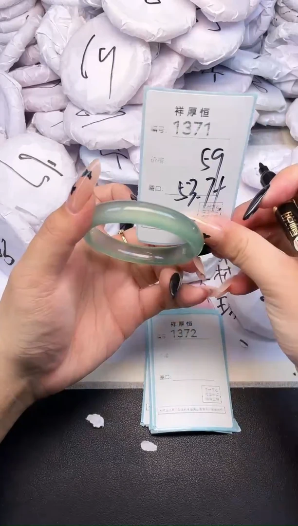 玛瑙/玉髓手镯未镶嵌1371