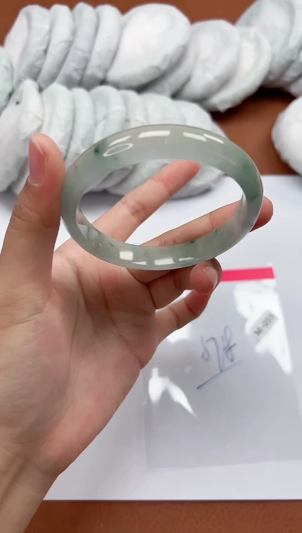 高端手镯，一物一拍M59