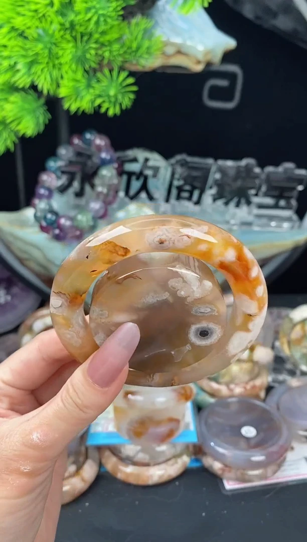 石英质玉手镯（圆镯）未镶嵌57