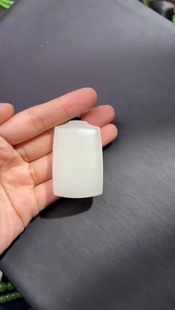 颈饰未镶嵌和田玉吊坠