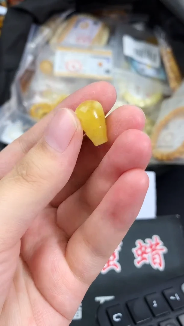 蜜蜡未镶嵌珠宝奇石31