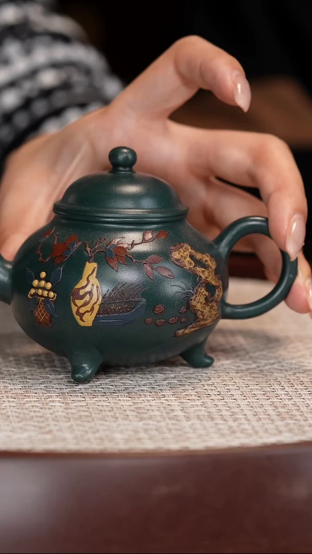 茶壶紫砂【邵映华】绿泥三足宫灯   180CC