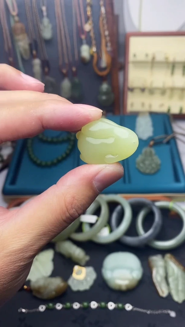 颈饰未镶嵌和田玉1