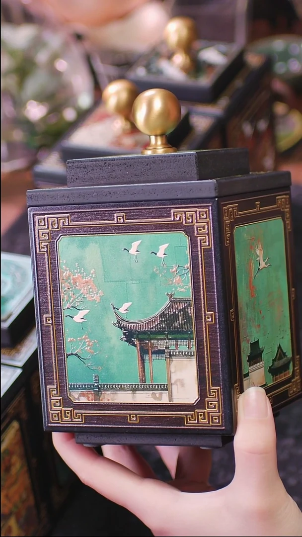 花**落壹藏贰宝瑞鹤图图案玲珑茶叶罐