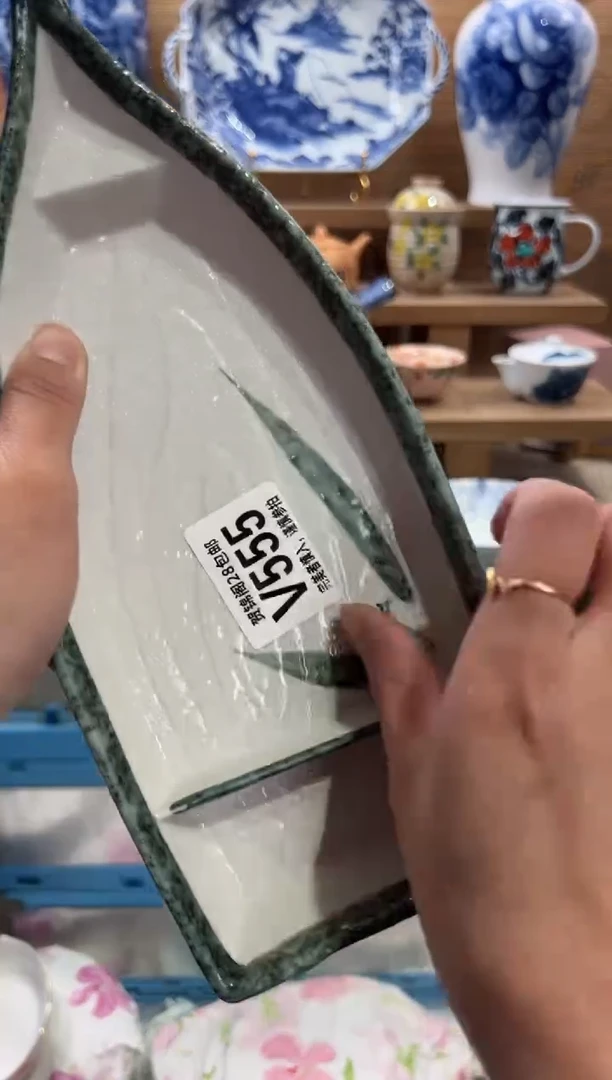 瓷片猫*荟     V555