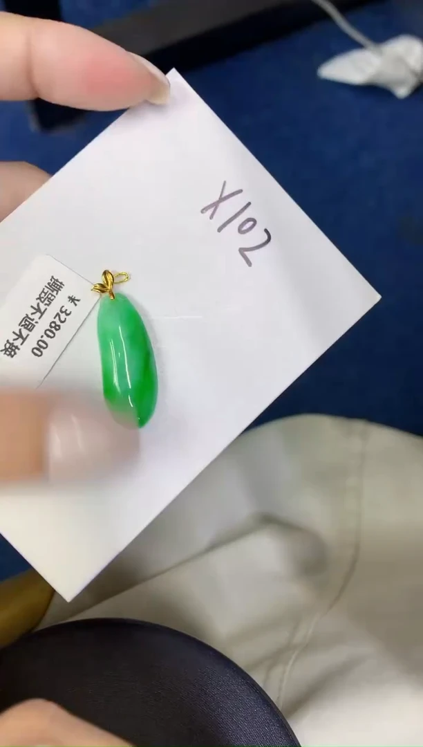 颈饰18K金镶嵌翡翠缅甸天然翡翠A货