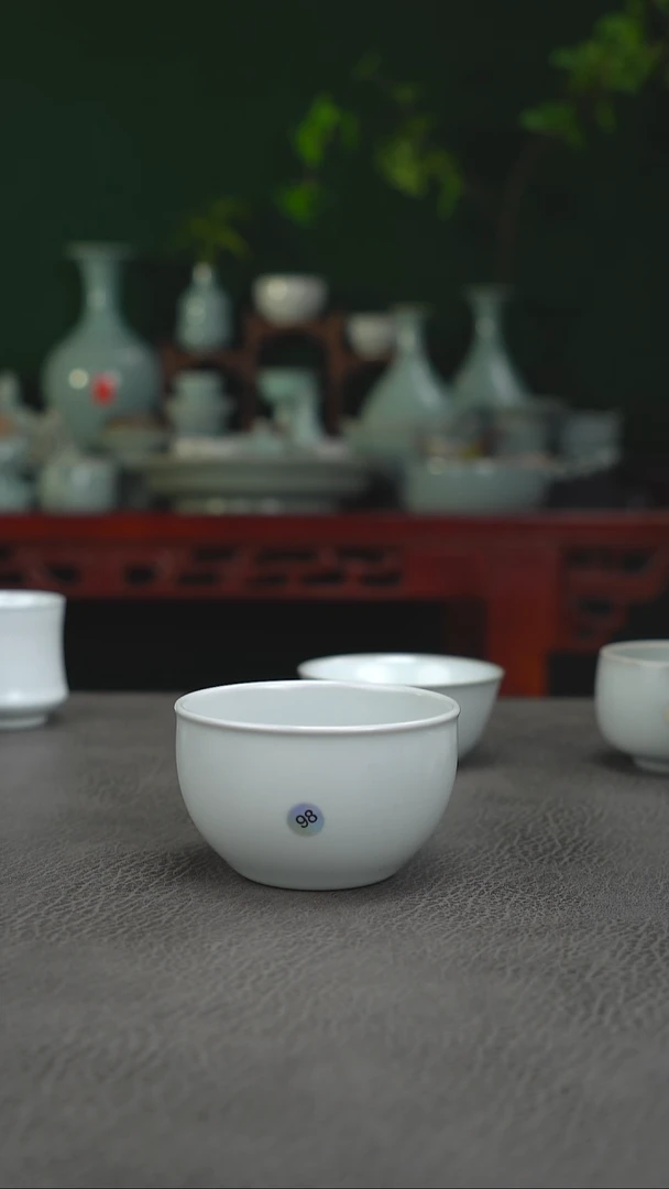 不****198号月白缸杯无纹微瑕~帆