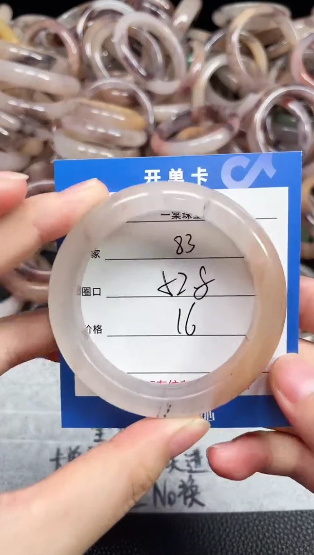 未镶嵌石英质玉手镯83
